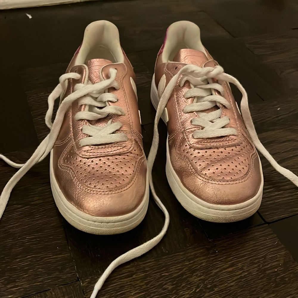 V-10 Leather Nacre White Fushia